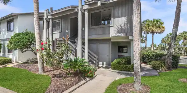 107 VILLAGE DEL LAGO Circle