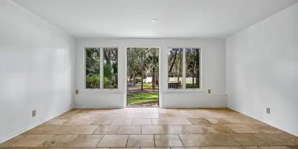 Image 4: Adams_interior4