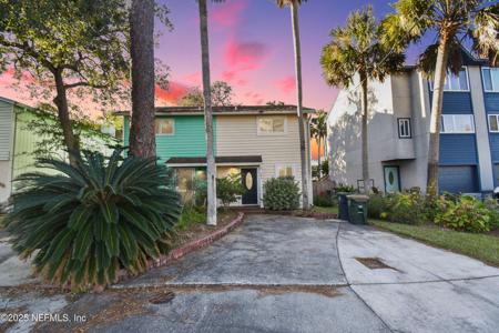 286 POINSETTIA Street