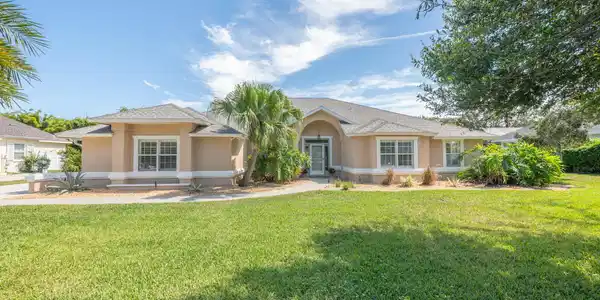 428 MARSH POINT Circle