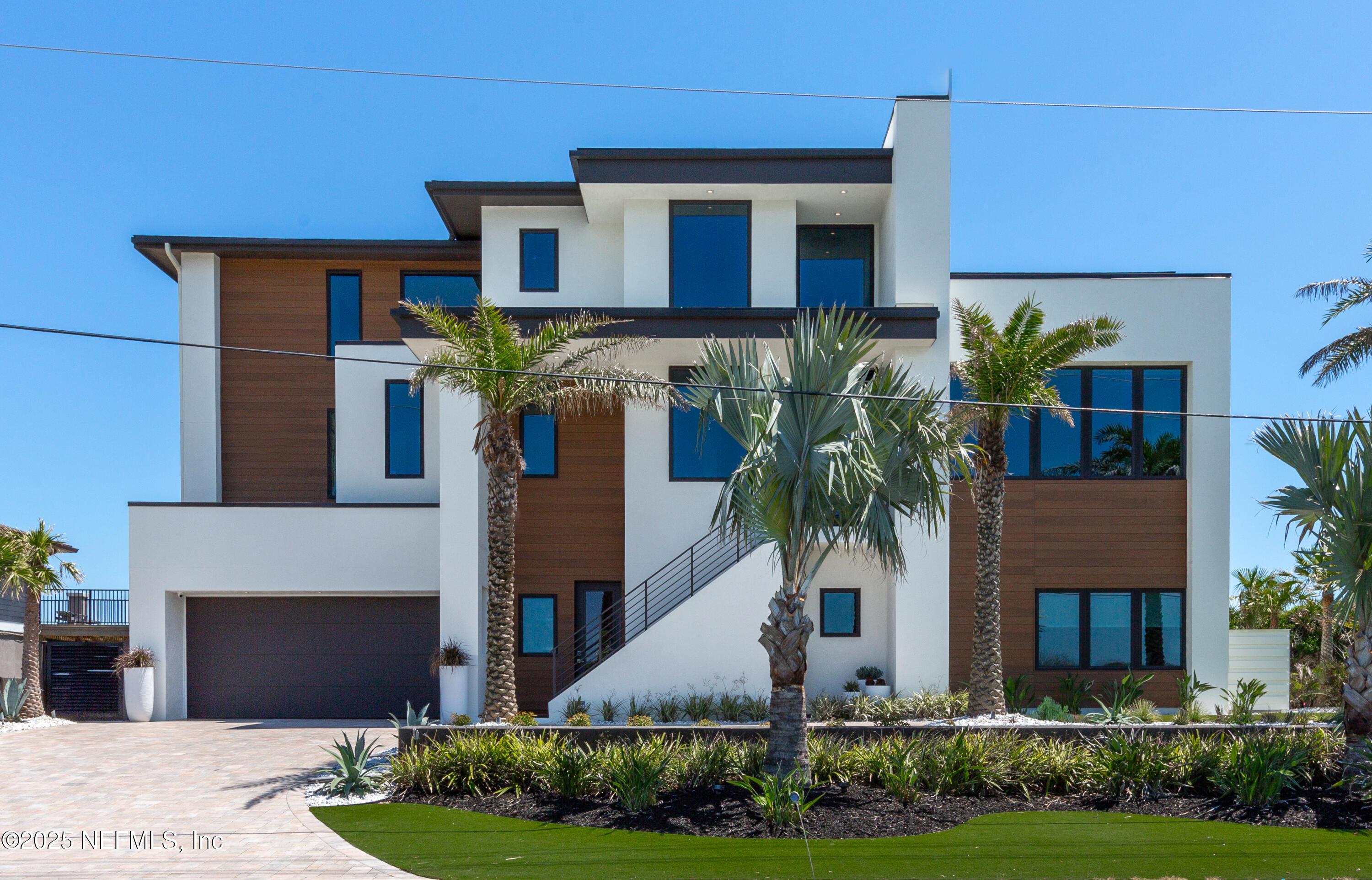 Image 3: Beautiful contemporary home!