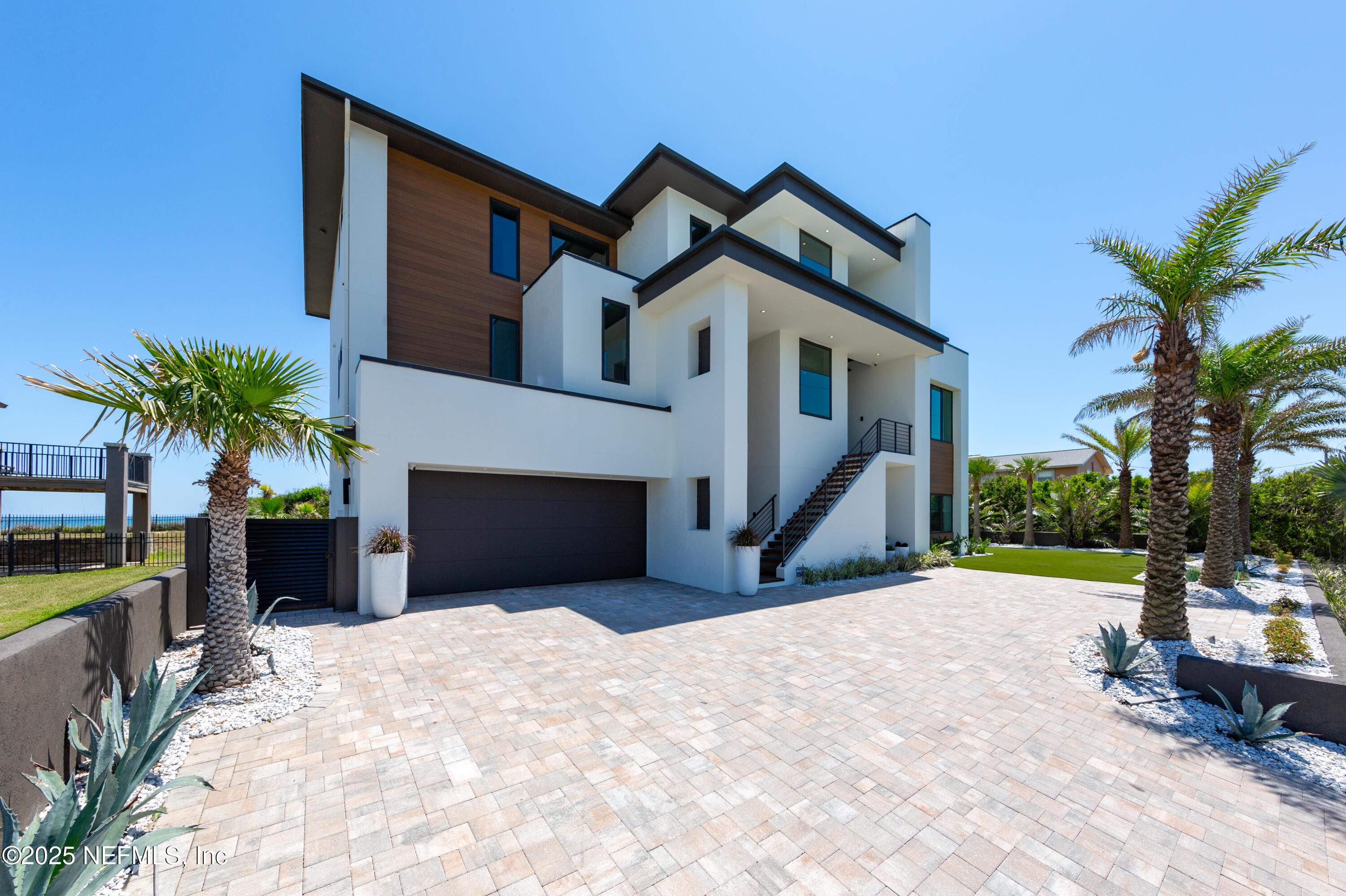 Image 4: Pavered driveway