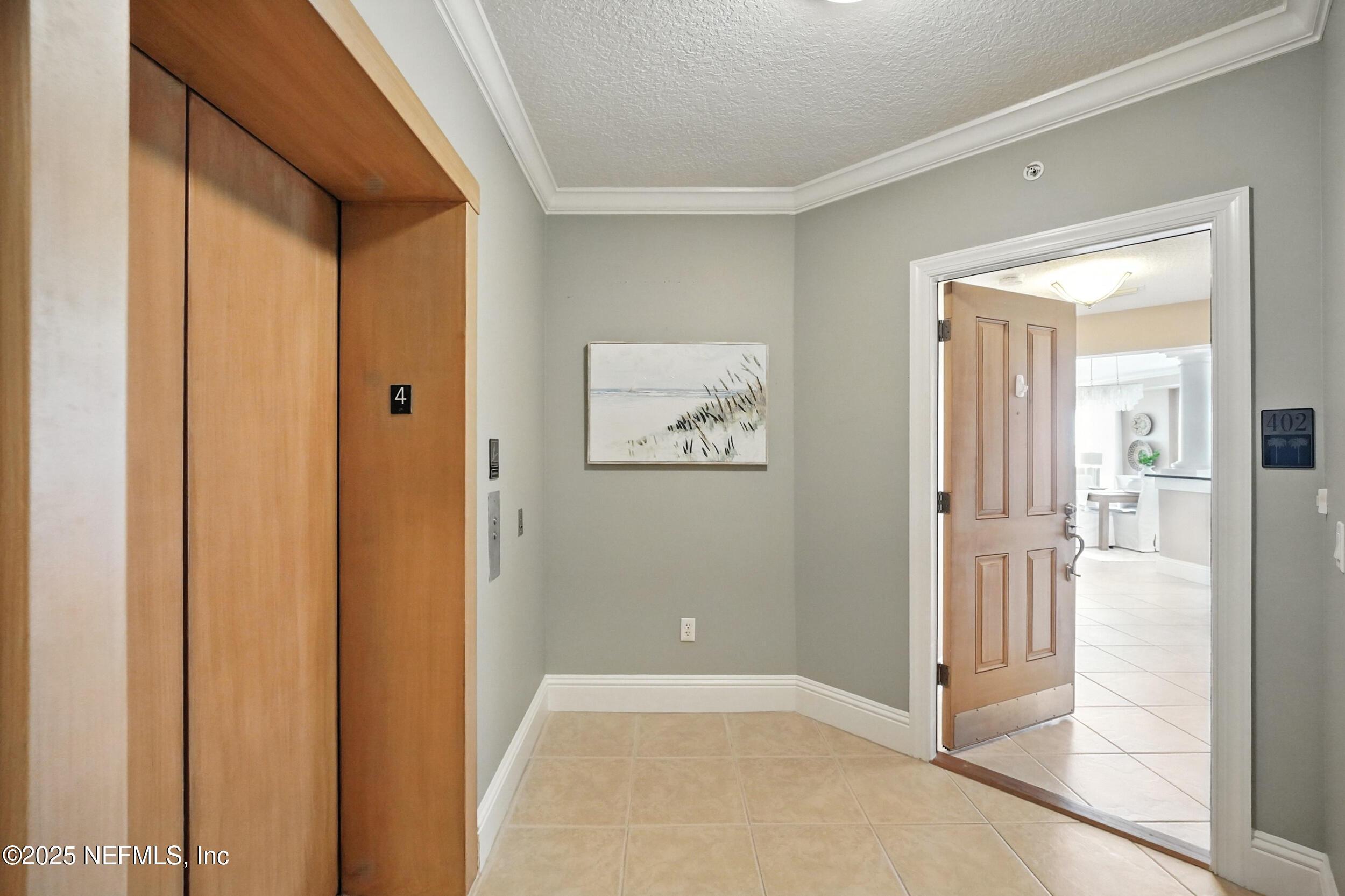 Image 4: vestibule