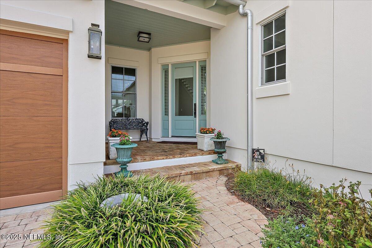 Image 3: 03-Entryway