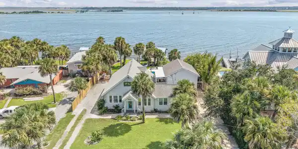 8872 HECKSCHER Drive
