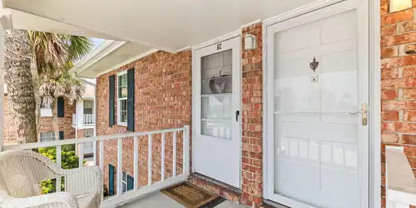 22 COMARES Avenue