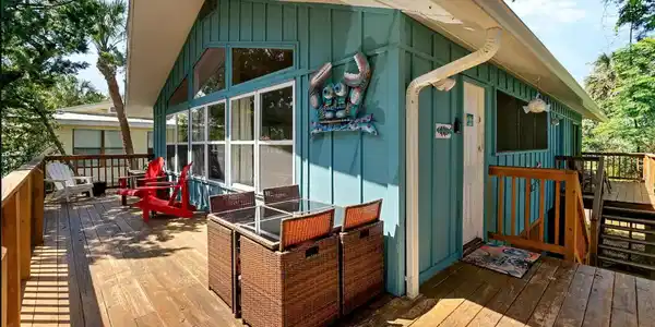 Image 4: FRONT DECK