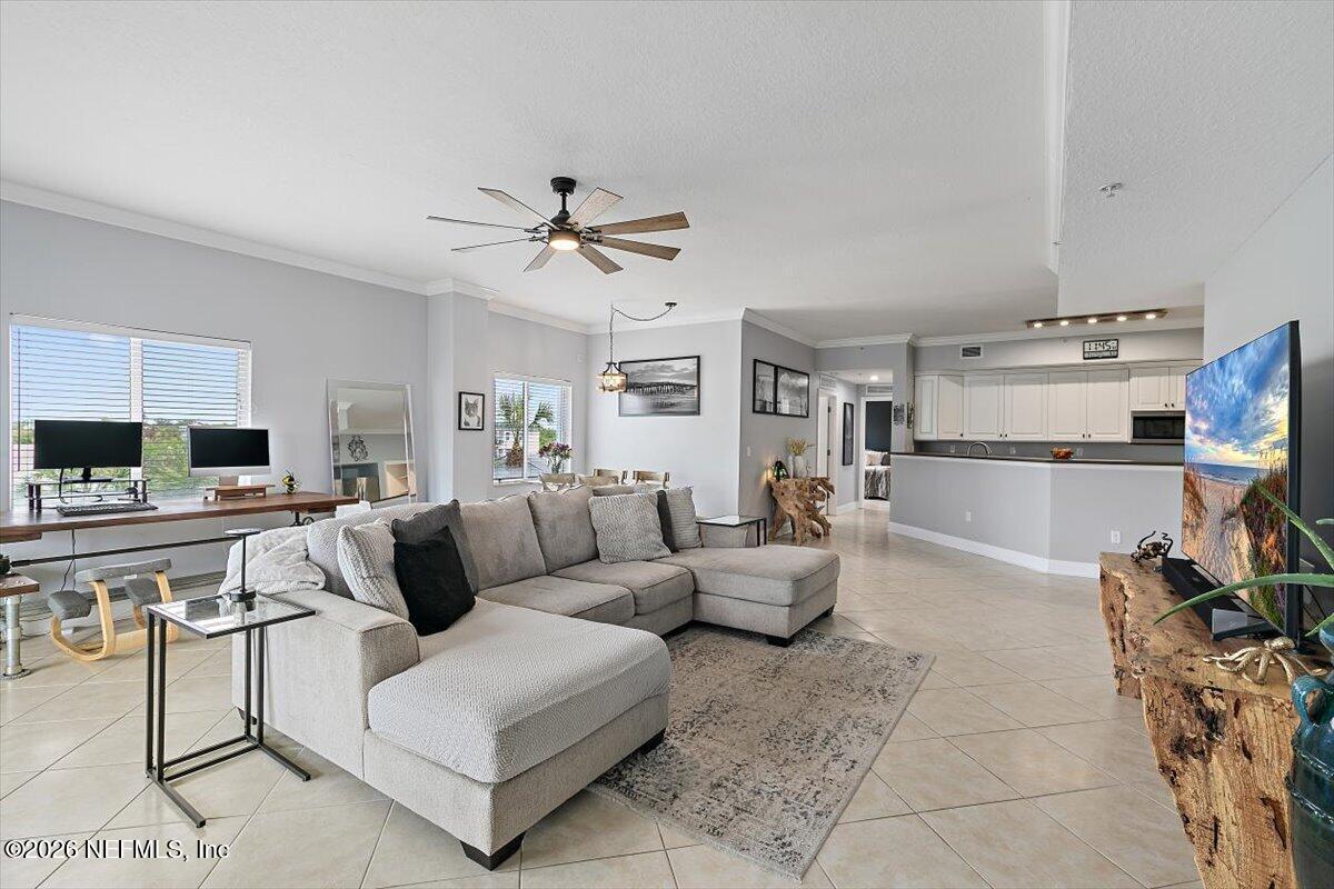 Image 4: Great Room To Kitchen