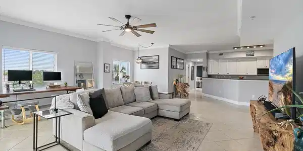 Image 4: Great Room To Kitchen