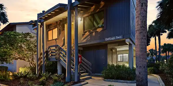 27 VILLAGE DEL LAGO Circle