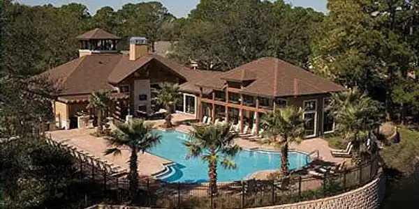 858 SHORELINE Circle