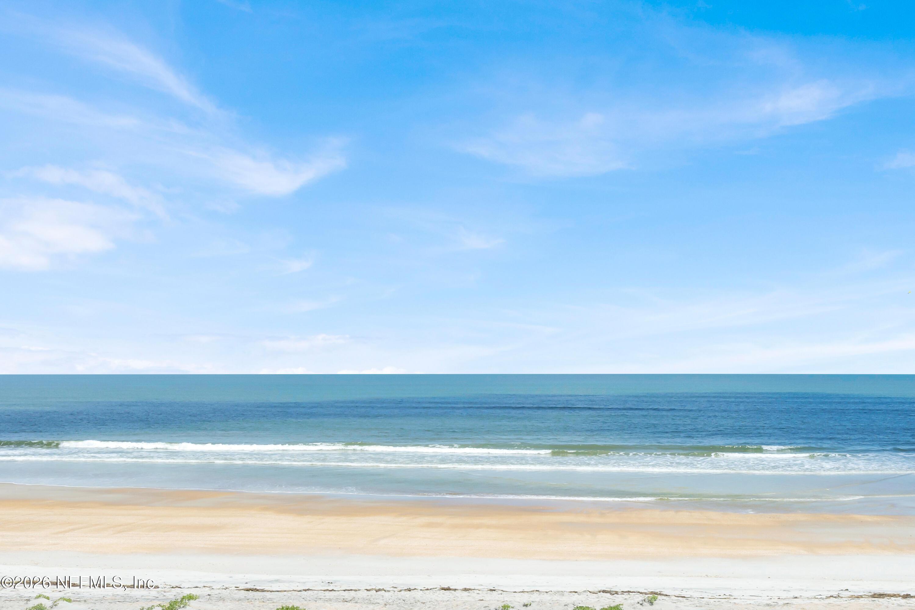 Image 2: Oceanfront Home