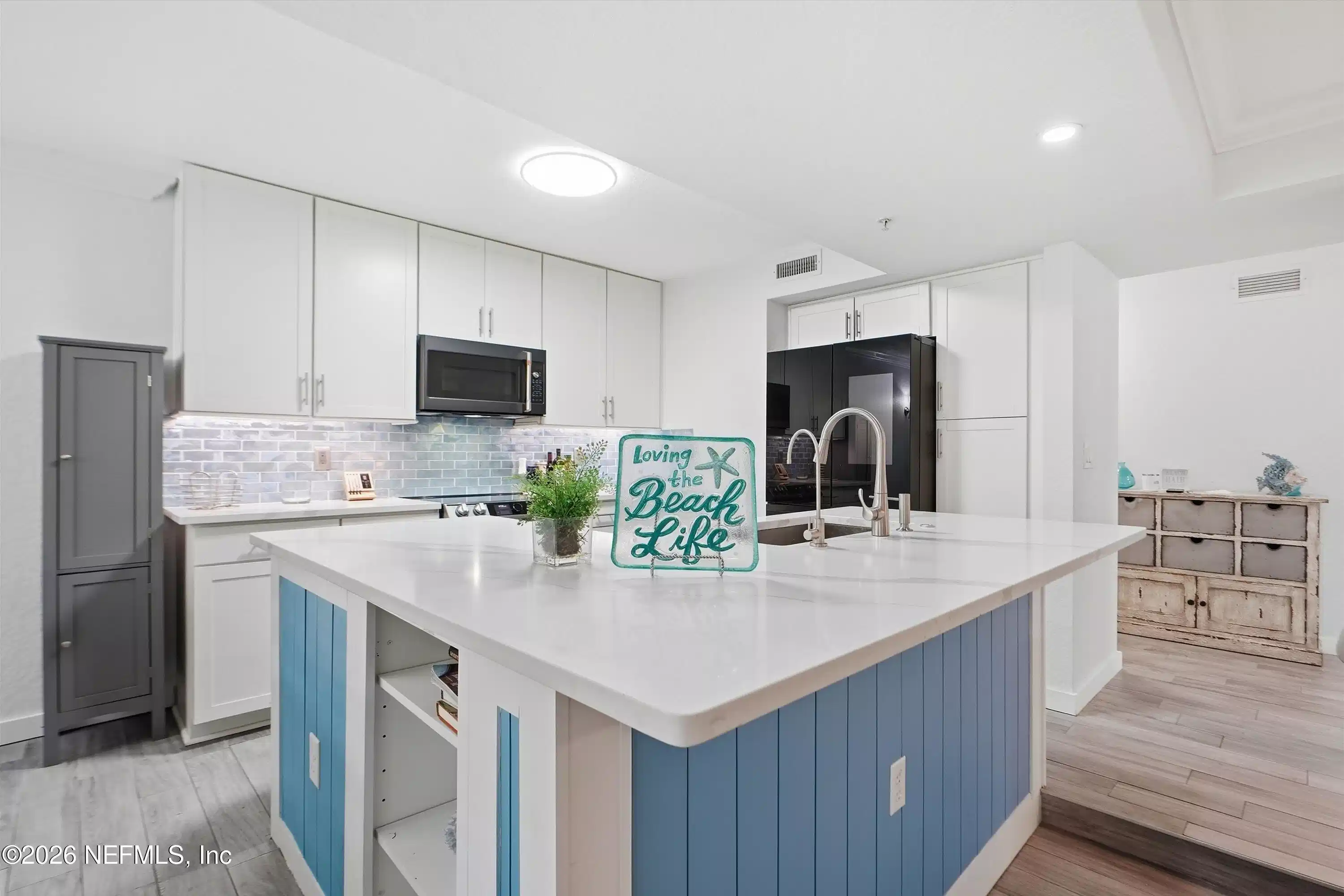 Image 1: 06-Kitchen