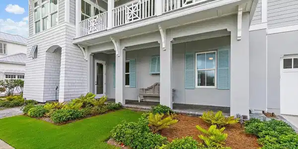 Image 4: Front entrance