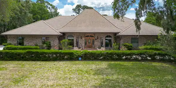8 LIVE OAK Lane