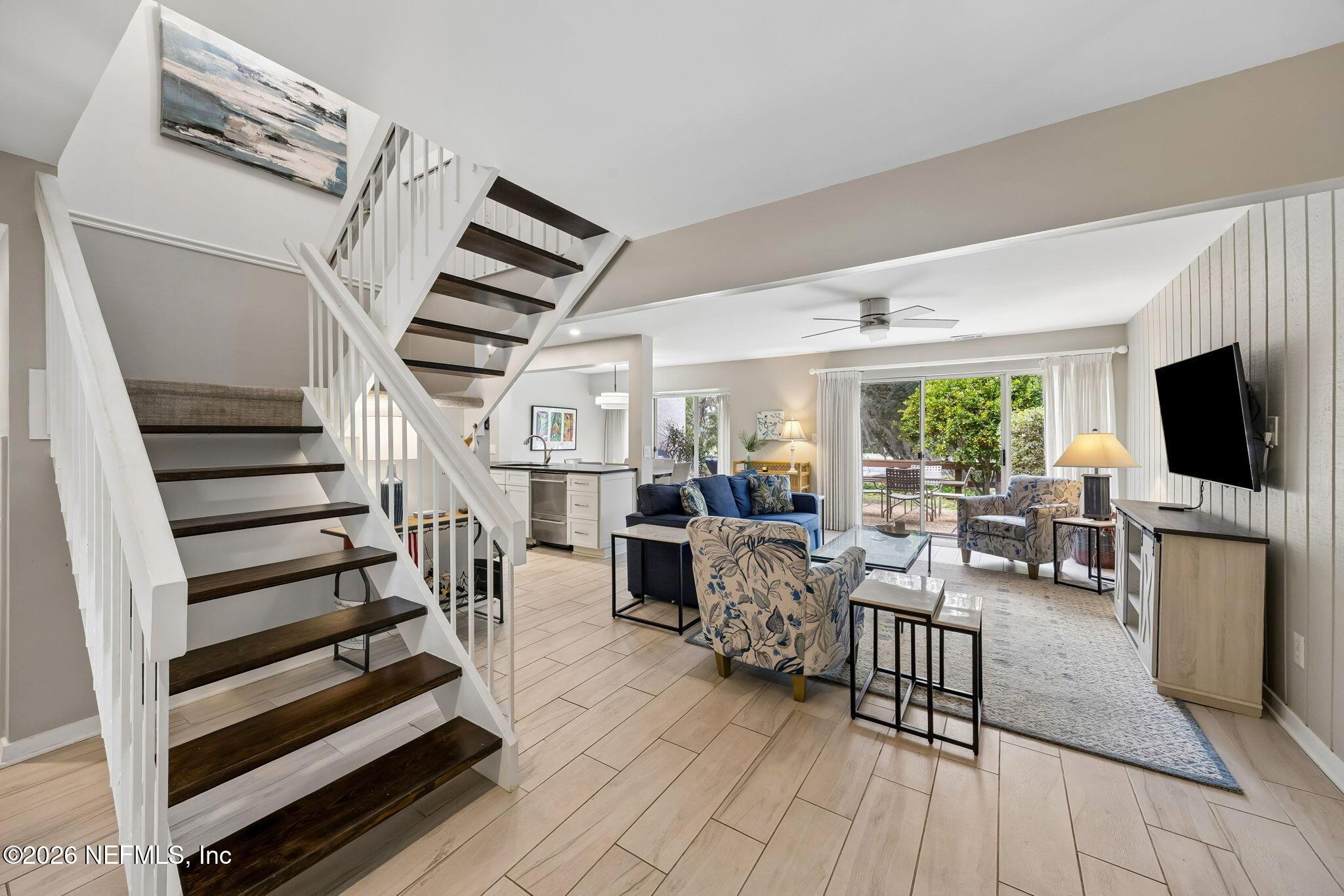 Image 3: 7-web-or-mls-29_2134 Beachwood Blvd