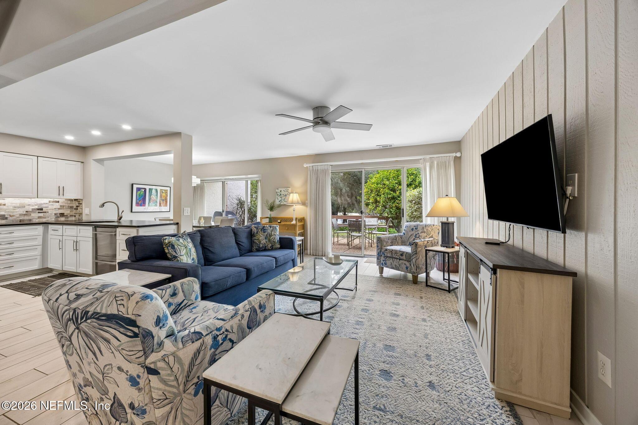 Image 4: 8-web-or-mls-30_2134 Beachwood Blvd