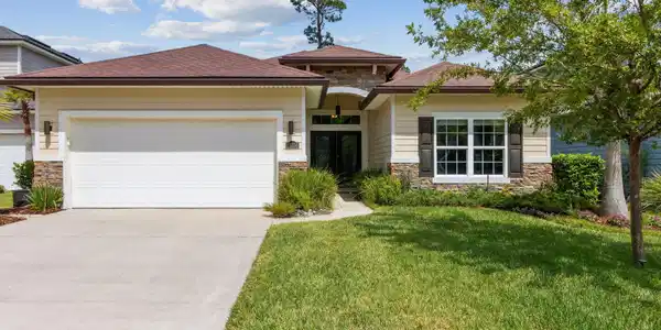 81056 LEESIDE Court