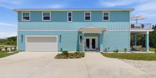 Image 3: large driveway