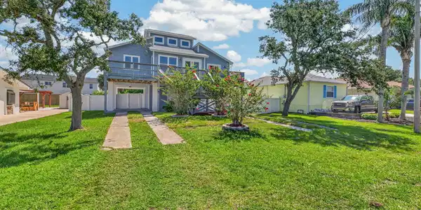 Image 4: 4-web-or-mls-5466 4th St (4)