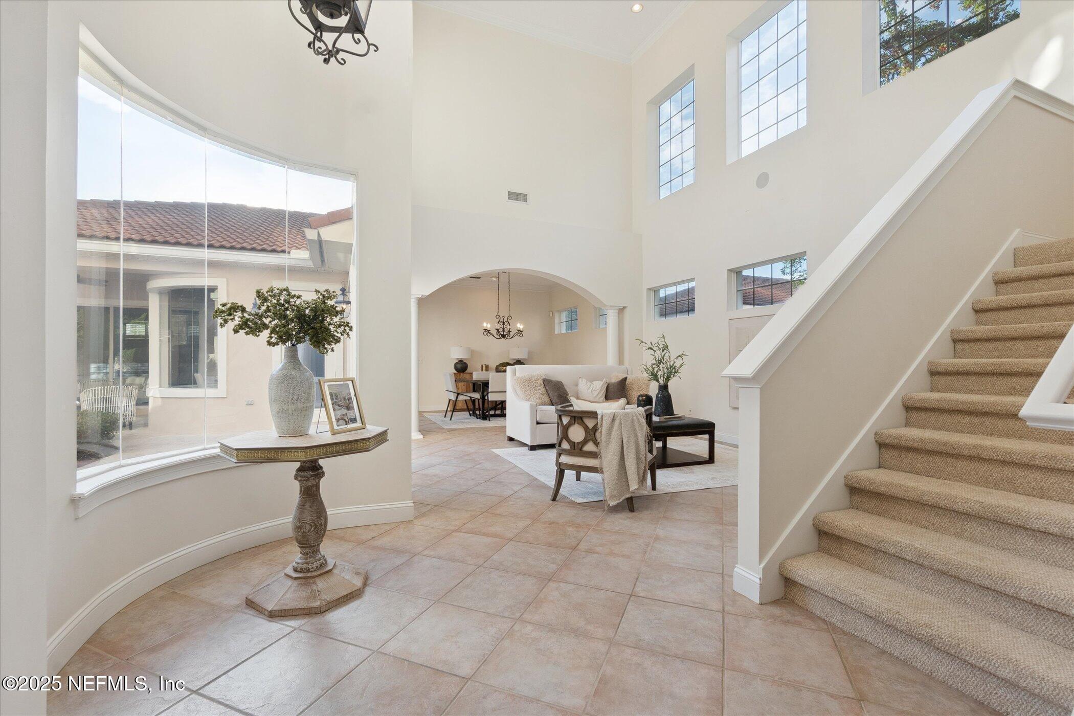 Image 2: 09-8228-Residence-Ct-Windowstill