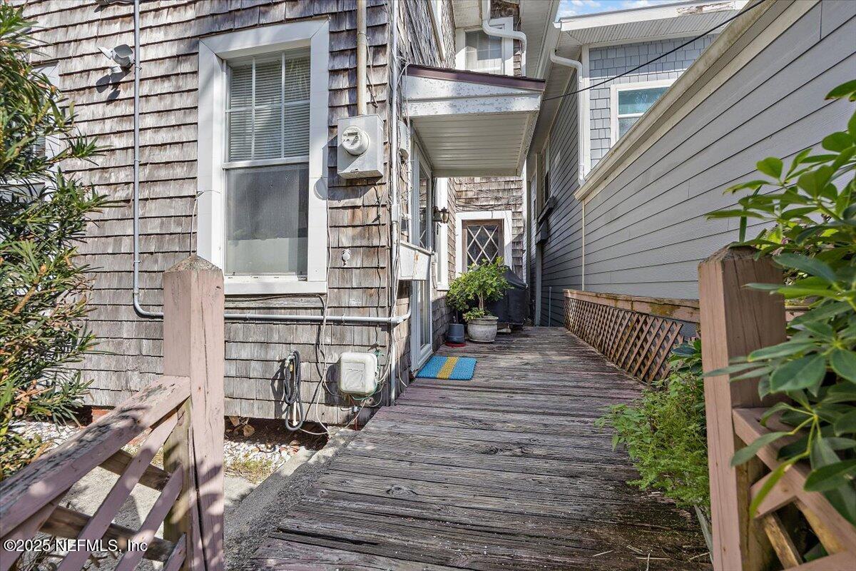 Image 4: 03-Entryway