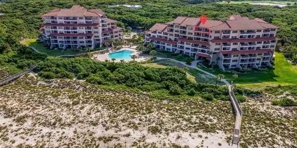 327/328 SANDCASTLES Court