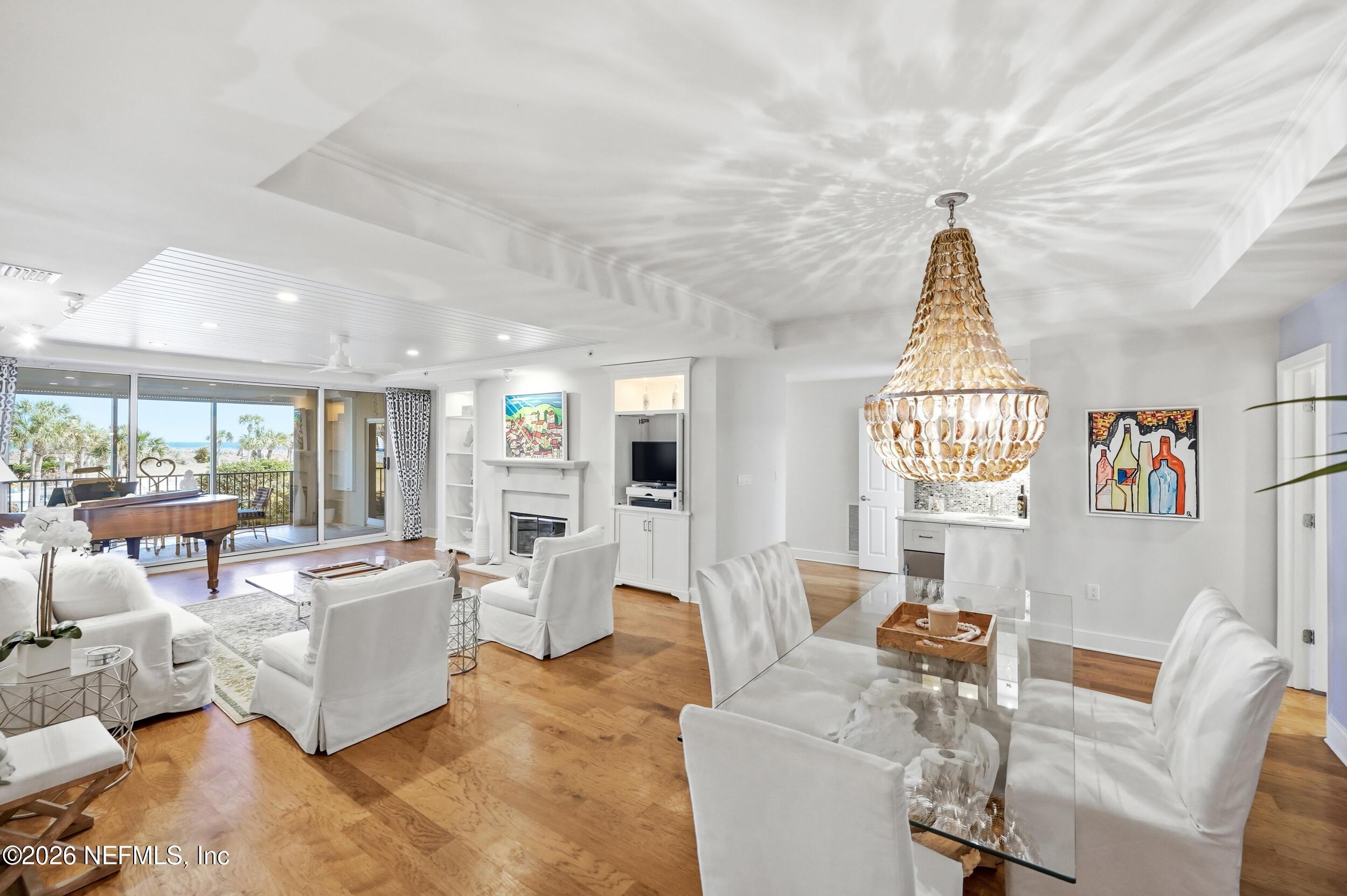 Image 4: Living/Dining