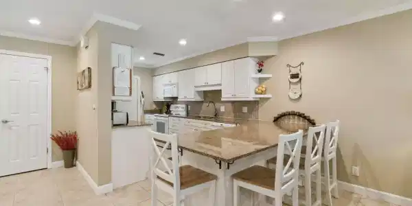 Image 4: SeaMarsh_Kitchen