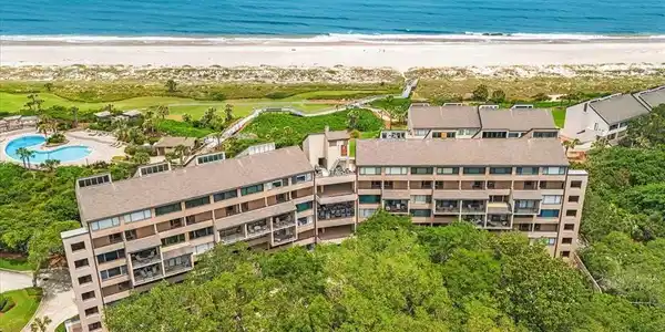 1122 BEACH WALKER Road