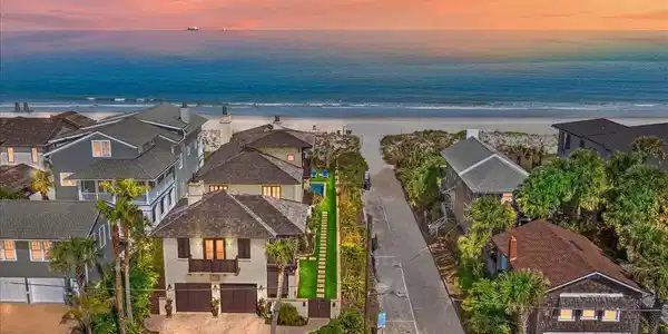 1515 BEACH Avenue
