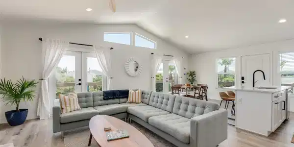 Image 4: Main Living Room
