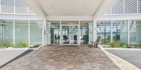 Image 3: 4-web-or-mls-Ocean Dr S 402-S1906-004