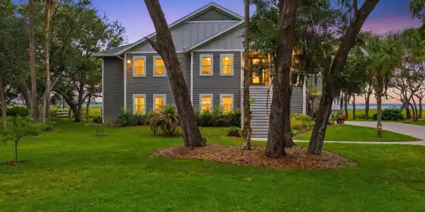 Image 4: 02-Twilight Front