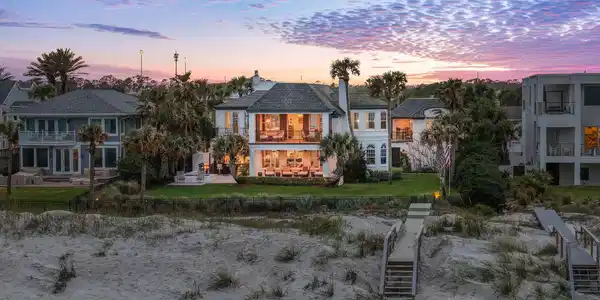 Image 2: 100-ft Lot on the Ocean