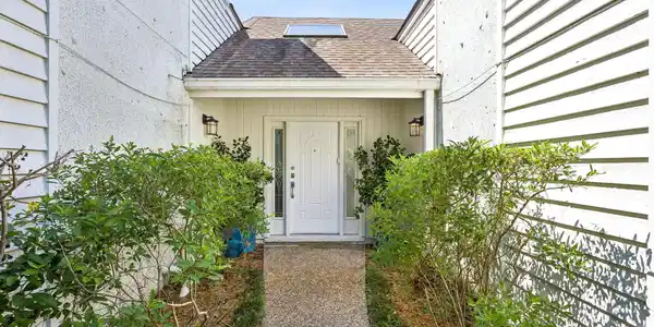 Image 4: 330 Garden Lane