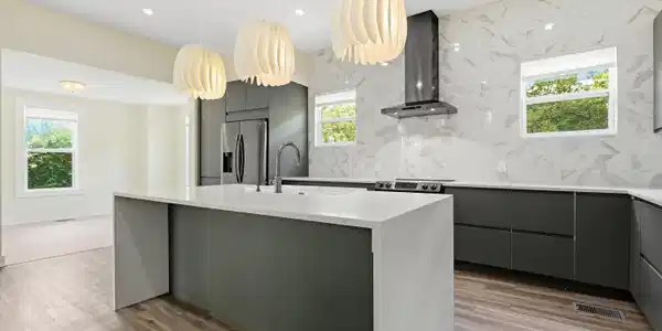 Image 4: 08-Kitchen
