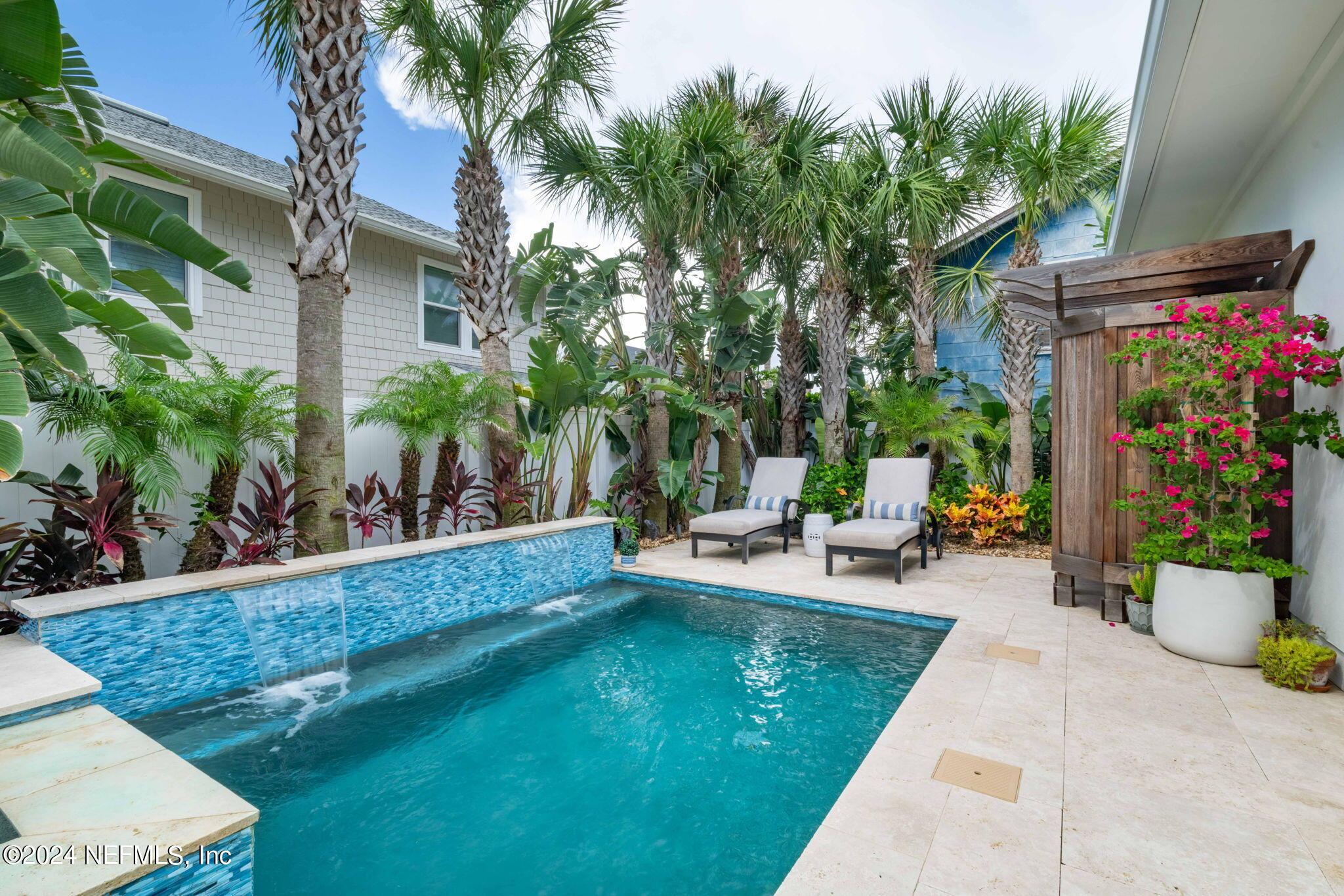 Image 3: Pool