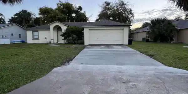 16 CORAL REEF Court N