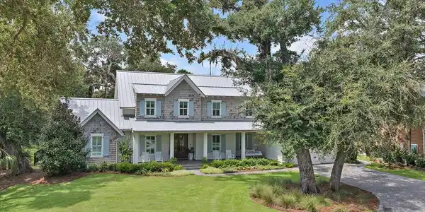 63 BEACHSCAPE Circle