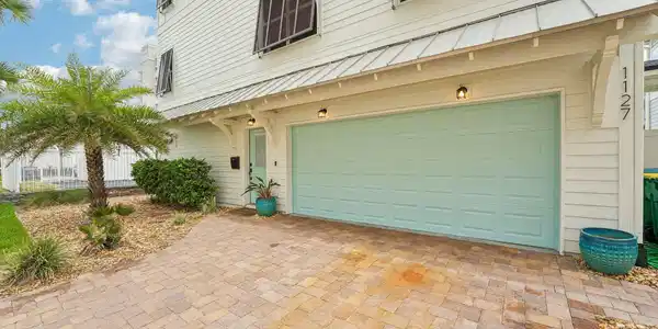 Image 4: Front Exterior