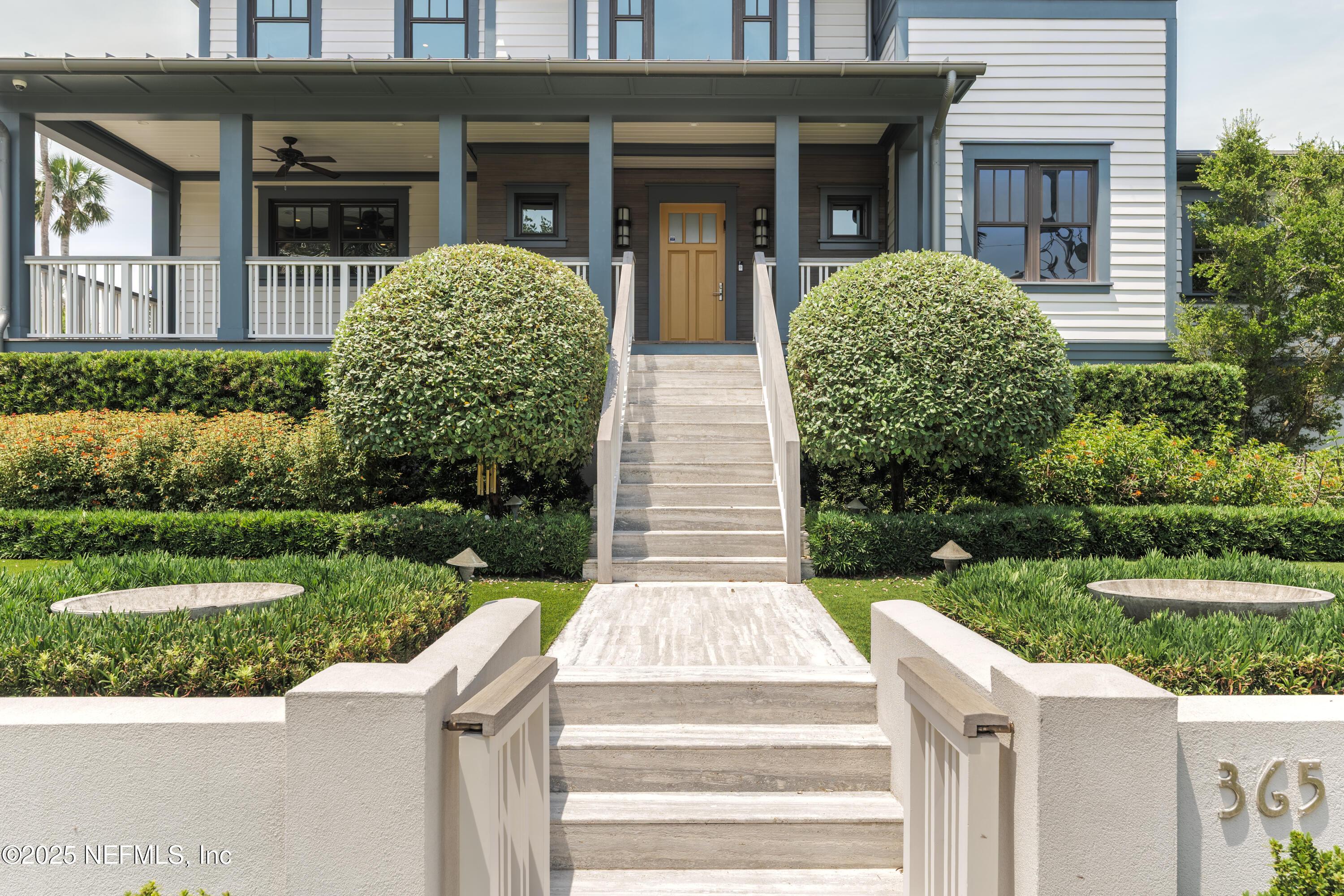 Image 4: Front Details