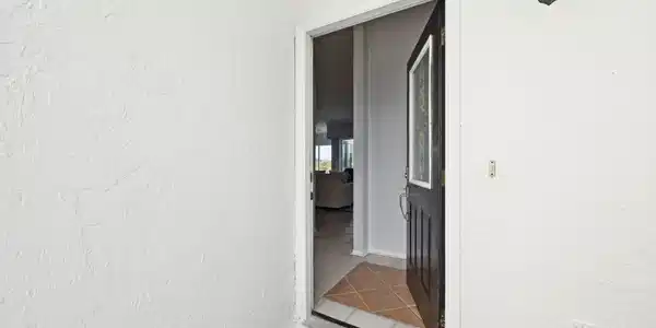 Image 4: Entrance