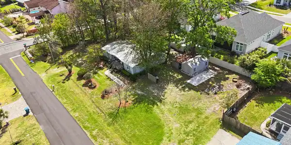 884 ROBIN HOOD Drive