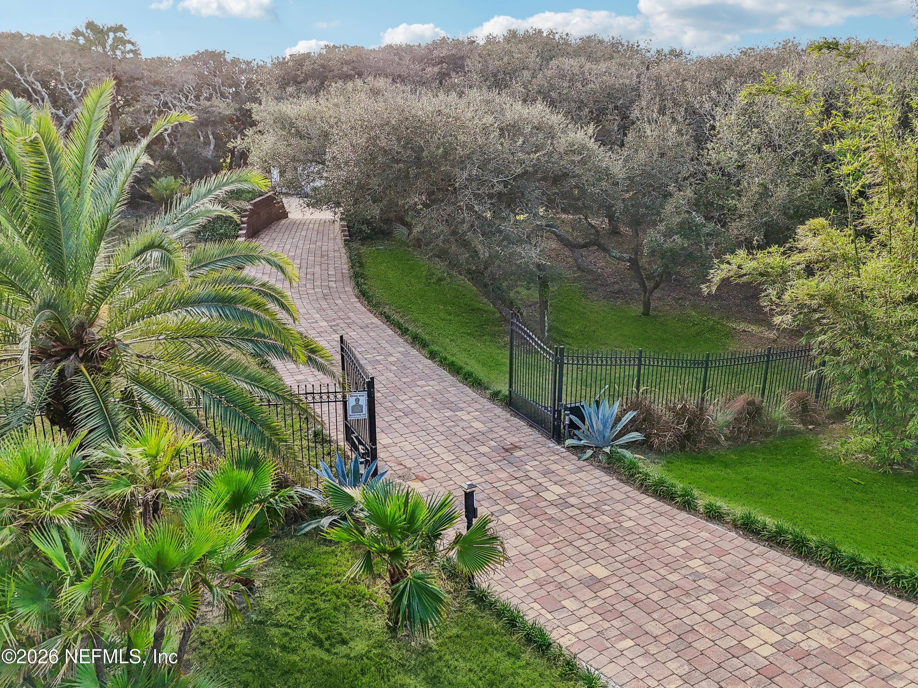 Image 3: Drone paver driveway entry