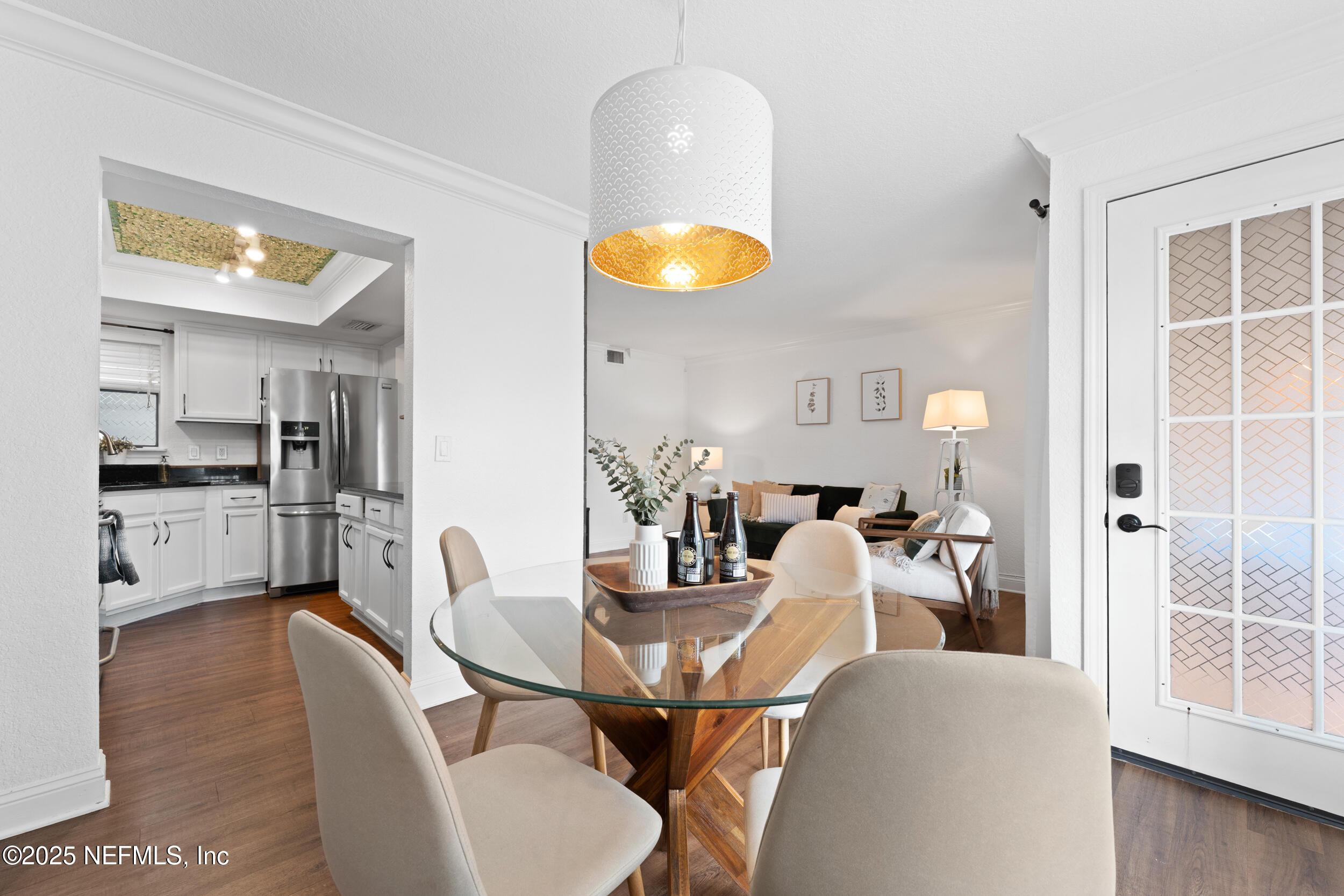 Image 4: Dining Room