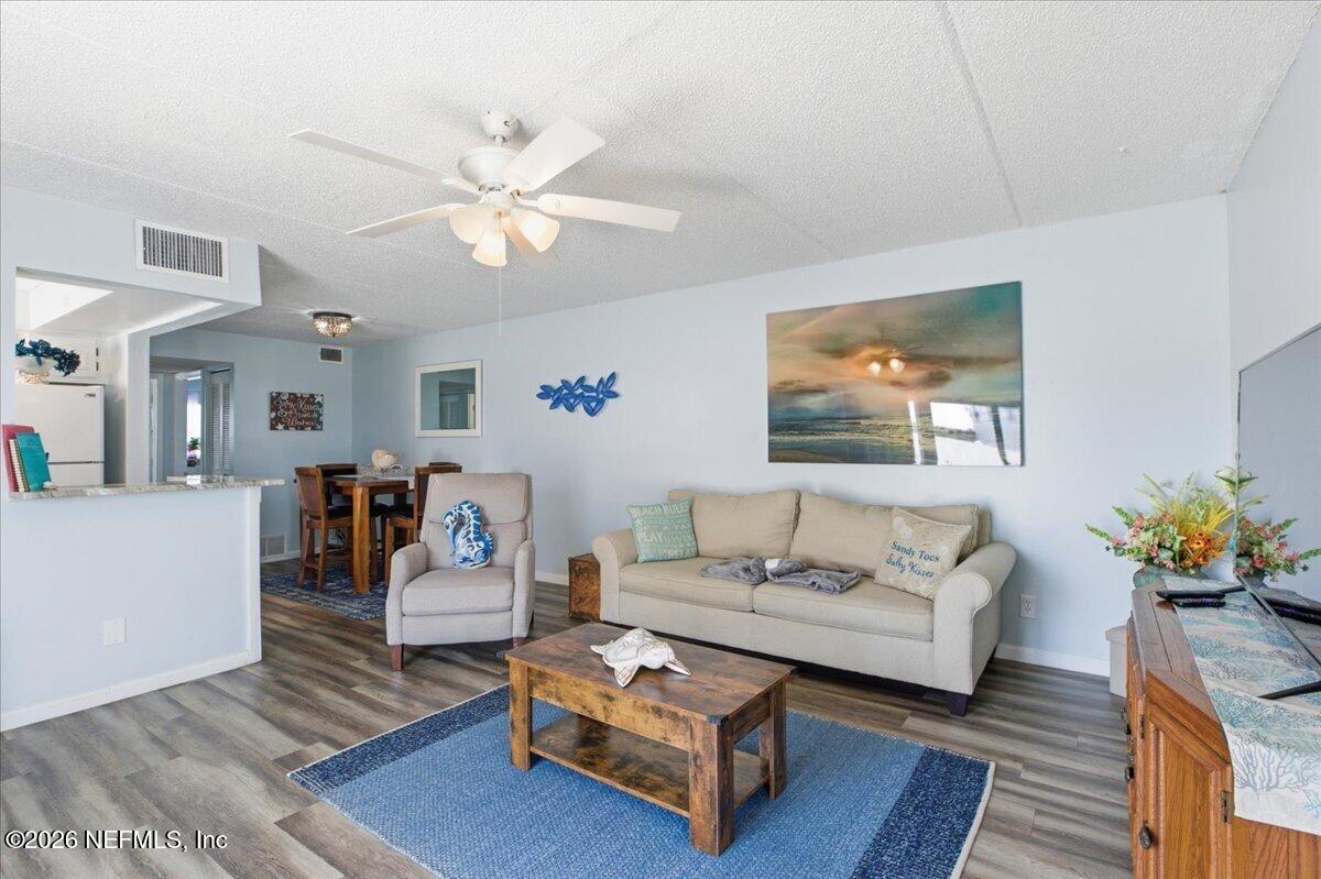 Image 4: 02-Living Room