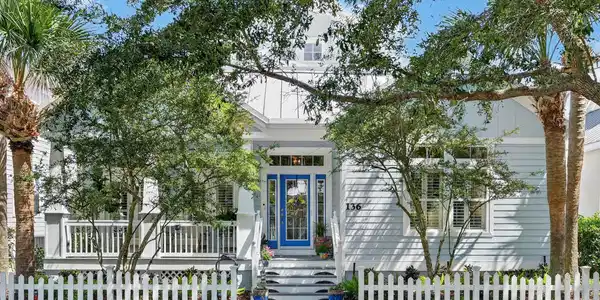 136 ISLAND COTTAGE Way