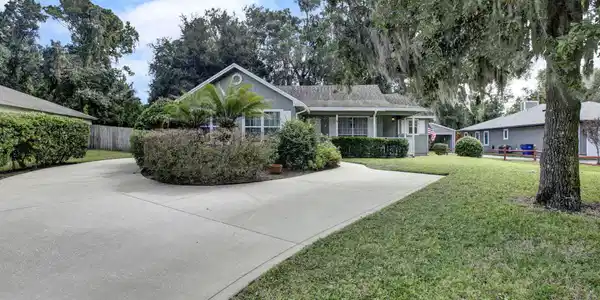 2433 BONNIE OAKS Drive