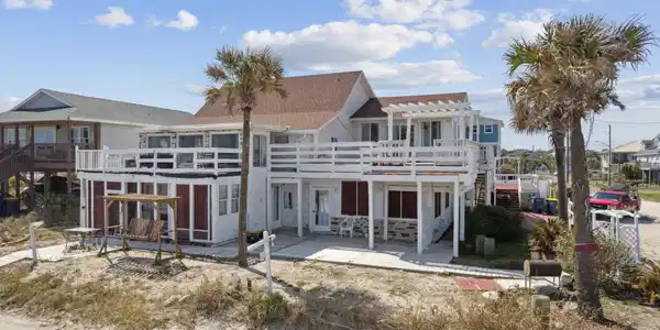 837 OCEAN Avenue